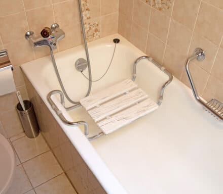 walk in bathtub with bench seat